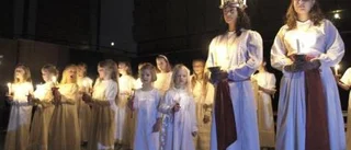 Blågula Frida och rödvita Michelle krönta