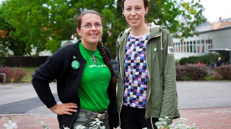 Miljöpartiet. Akko Karlsson och Anna Bodjo vill att unga ska ha fler möteplatser och att det ska bli säkrare att cykla i hela kommunen.