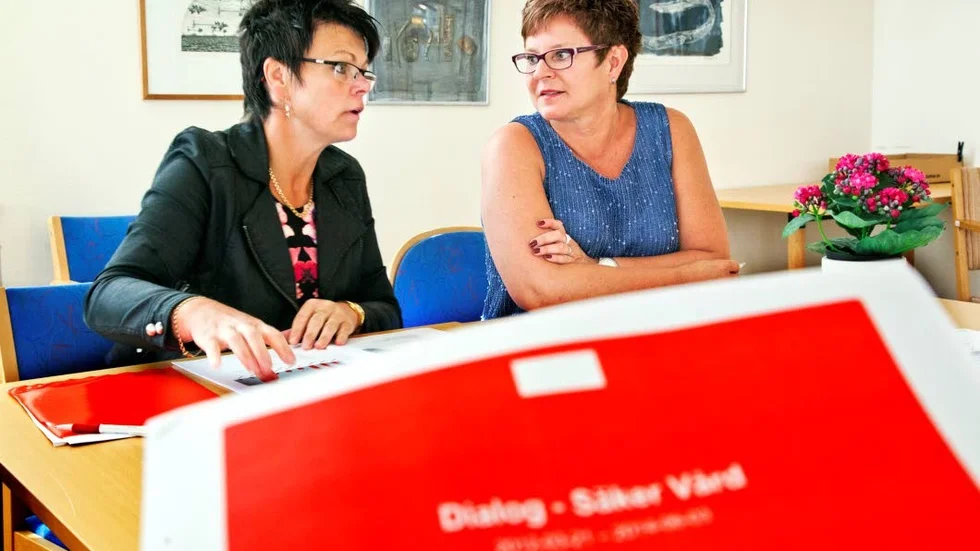 Madeleine Rosenqvist (KD) och Gunilla Johansson (S) är landstingspolitiker som arbetat med en medborgarundersökning om sjukvårdens säkerhet.