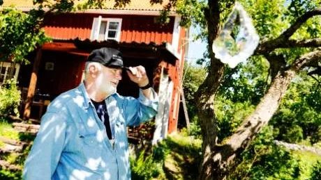 Den varsamt positive Hasse Grytt är mån om att den unika strukturen på ön inte förstörs när och om Bostadsbolaget bygger hyresrätter.