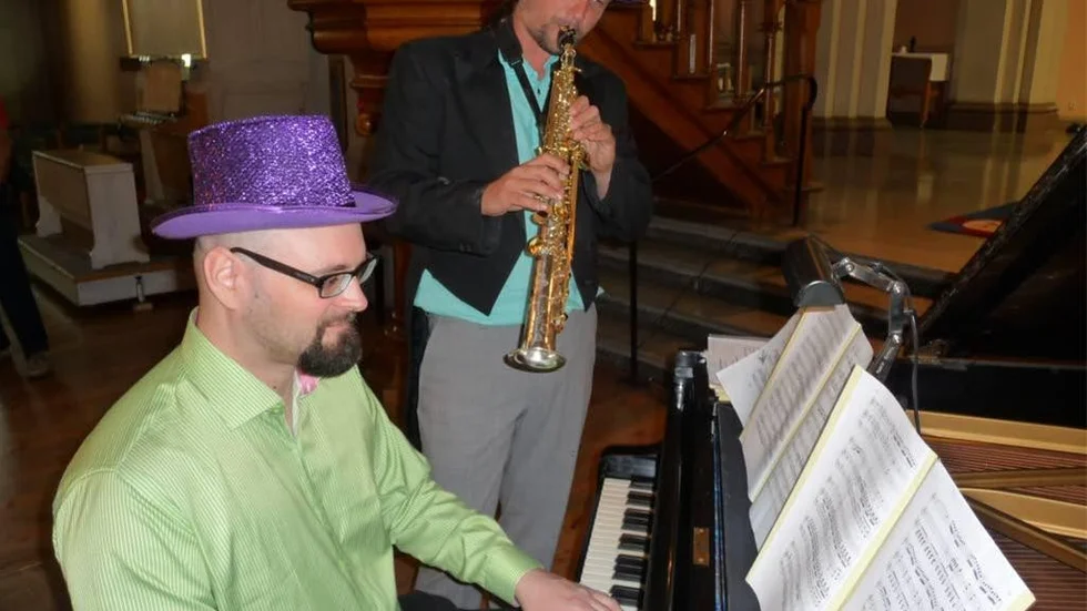 På Karnevalsdagen intog saxofonisten Carl-Henrik Fernandi och pianisten Pär Lund S:t Petri kyrka.
