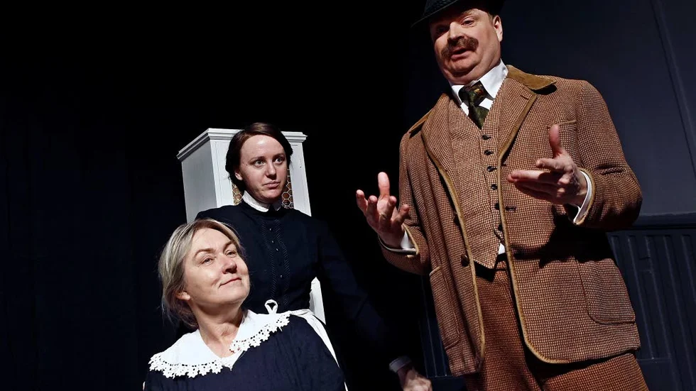 Eva Granlund gör, enligt recensenten, en bra tolkning av Ellen Key.