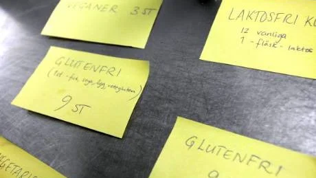 Det är inte bara portioner med vanlig mat som ska lagas, utan också portioner med specialkost. Veganmat, laktosfritt, vegetariskt, glutenfritt...