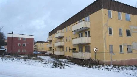 De tre huskropparna på Svensbackevägen i Överum kommer att jämnas med marken under nästa år.
