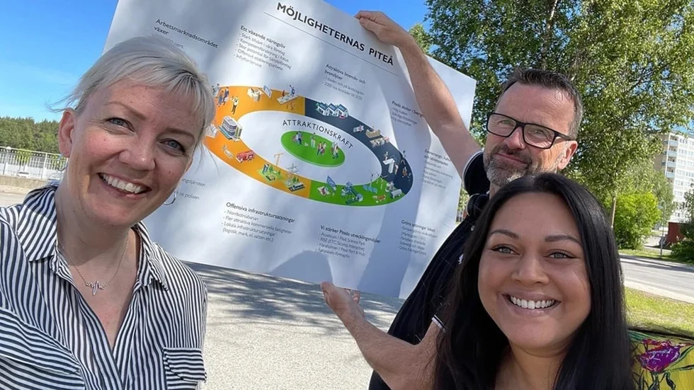 Inflyttarservice medarbetare Sara Holm, Hannah Degerman och Fredrik Blom. "Erbjudandet är unikt och liknar inget vi tidigare gjort med Arbetsförmedlingen. De får lära känna staden på ett särskilt vis och får se allt kul som händer här. I den bästa av världar vill man stanna kvar", säger Fredrik Blom. (Arkivbild)