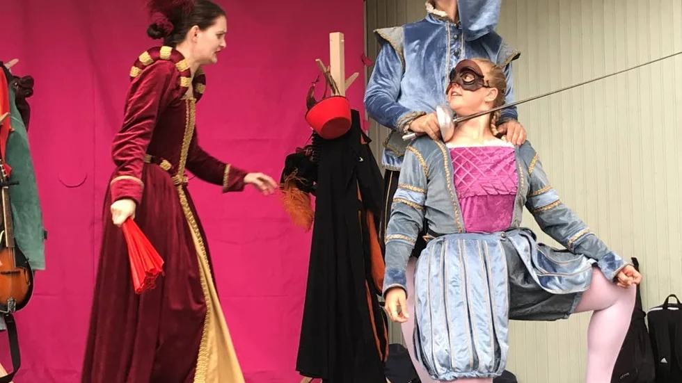 Rivaler i laddat möte. Amanda Jalmberger, Ola Walllinder och Johanna Nyberg Rydström.