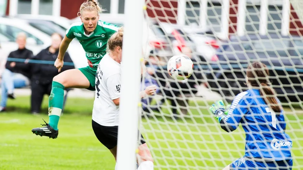 Veteranen Hanna Lundmark är med sitt ledarskap och sina defensiva färdigheter en av många förklaringar till IK Tuns framfart i division 2 östra Svealand.