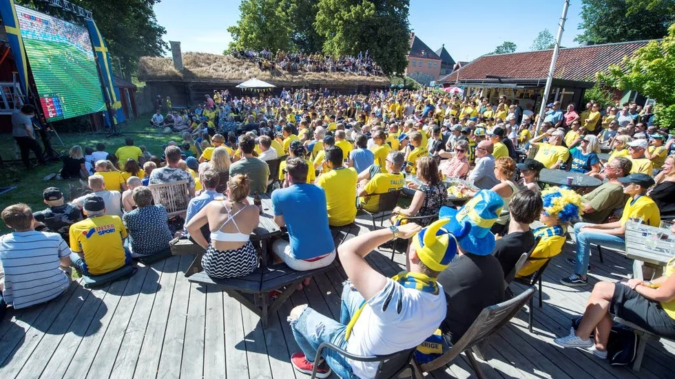 Så här såg det ut på Tovastugan förra sommaren. Men i år blir det ingen storbildsskärm utomhus i Nyköping.