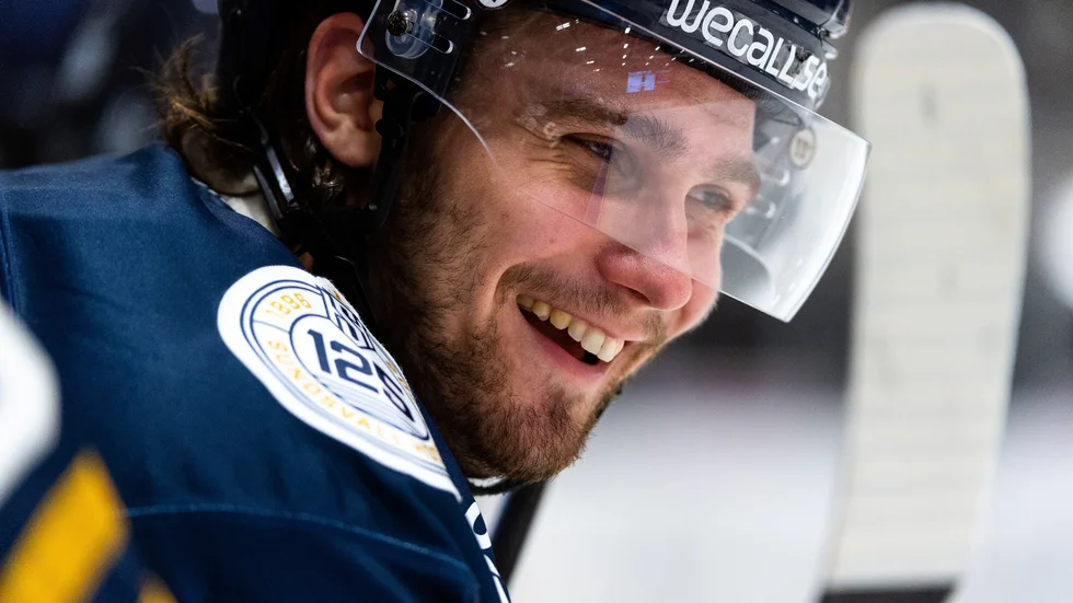 Simon Sjöberg, Sundsvall, har skrivit på för ESK i Hockeyettan.