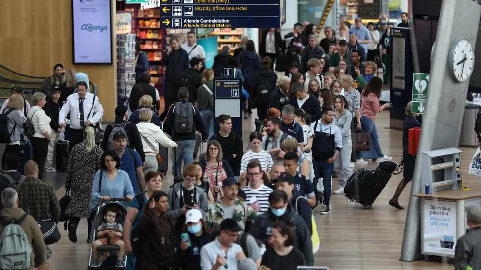 Långa köer var ett vanligt inslag på Arlanda norr om Stockholm under våren och sommaren 2022. Arkivbild.
