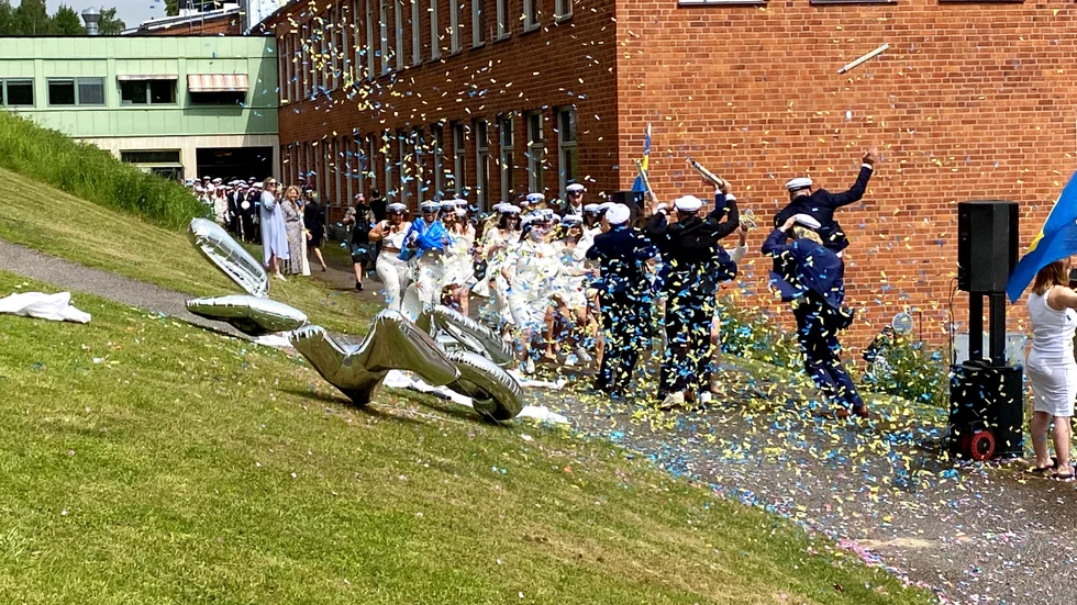 Glädjen hos studenterna var påtaglig under fredagen. Platengymnasiets elever sprang skrikande och tjoande ut ur skolans lokaler för sista gången.