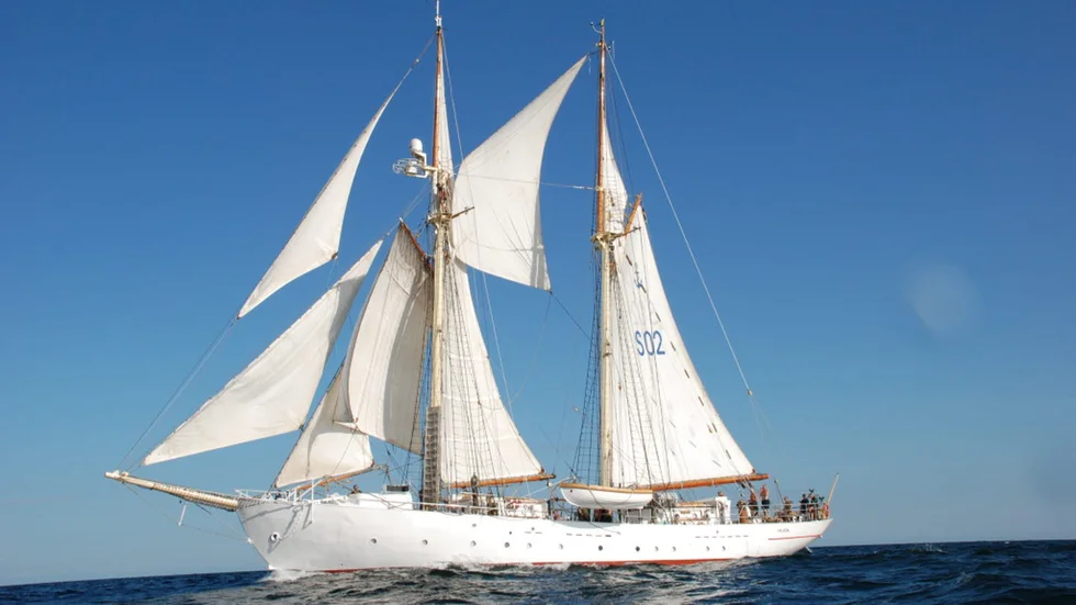 HMS Falken (bilden) och Gladan fyller 75 år i år.