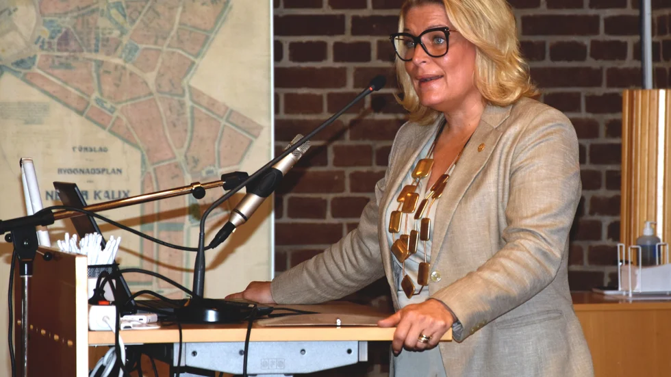 "Kommunfullmäktige har bett om underlag för alternativ driftsform, att inte leverera det är skamligt" säger Linda Frohm.