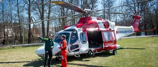 Helikoptrar tvingas landa på gräsplätt – men inga planer finns för helikopterplatta vid Nyköpings lasarett