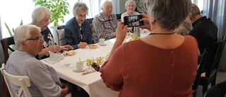 Här har seniorer träffats och trivts i tio år – "Det är toppen"