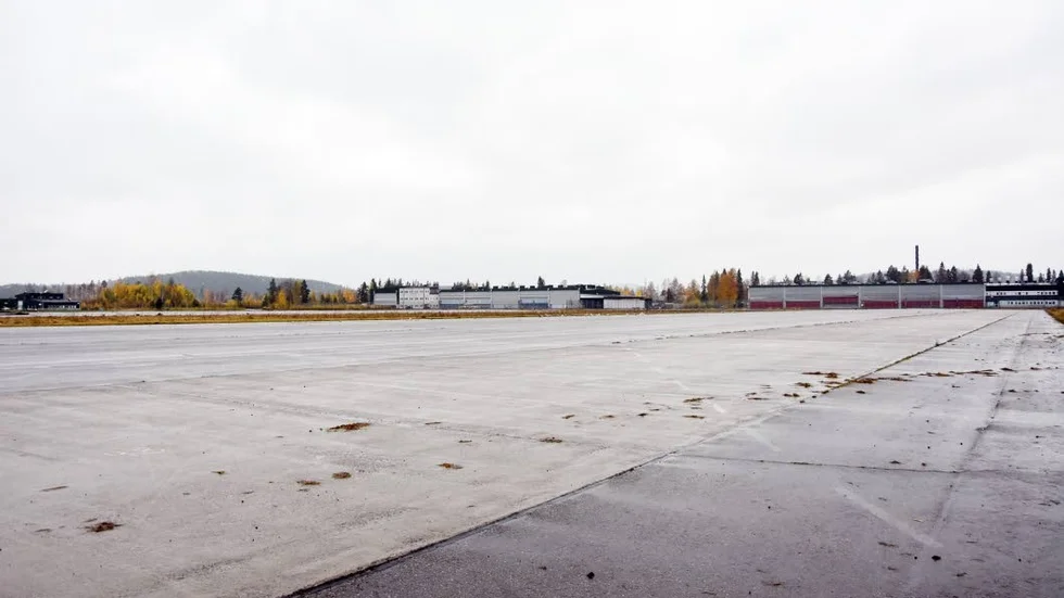 Köpekontrakt. Enligt kontraktet ska köparen, Guaroo Iceland Sweden Filial, bygga en eller flera industribyggnader på minst 12 000 kvadratmeter.