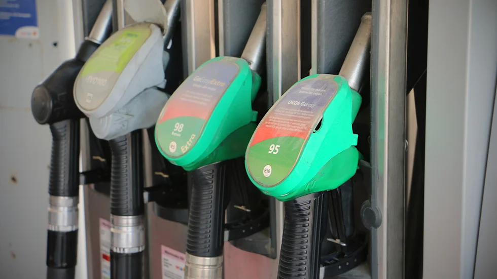 Priserna på både bensin och diesel sjunker.