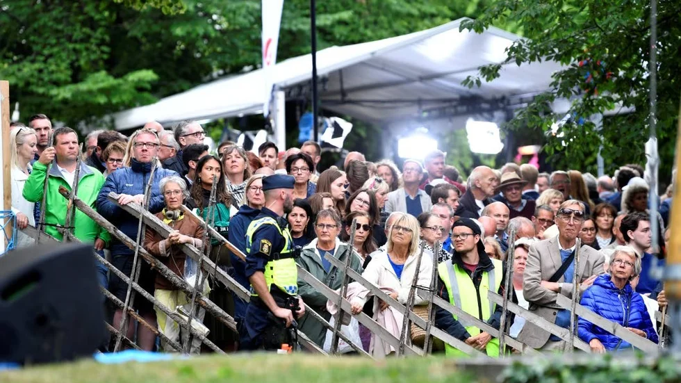"Så är Almedalsveckan slut, den där veckan när alla ska få chansen att presentera sig, visa upp sig, hålla seminarier – låta ordet vara fritt helt enkelt.