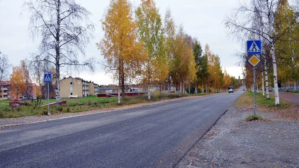 Streck saknas efter asfalteringen. Jobb beställs av ett företag i södra Sverige.