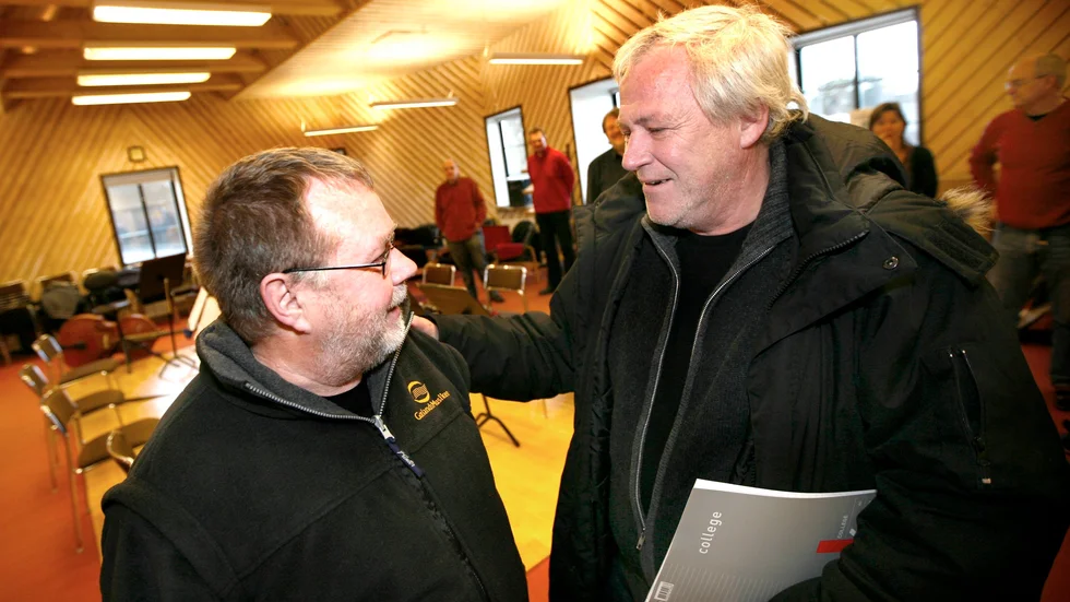 En mycket överrumplad men glad saxofonist tar emot beskedet om GT:s kulturpris 2008 av kulturredaktör Bengt Valentinsson.