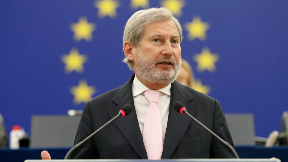 EU:s budgetkommissionär Johannes Hahn ska skicka brev till Ungern. Arkivfoto.