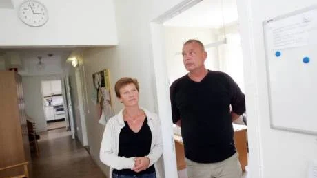 VILL FORTSÄTTA. Lägg inte ned en väl fungerande verksamhet, vädjar Susanne Ringbom och Lasse Söderström på Piren som jobbar med psykiskt sjuka ungdomar.                                    fOTO: kRISTER nORDIN