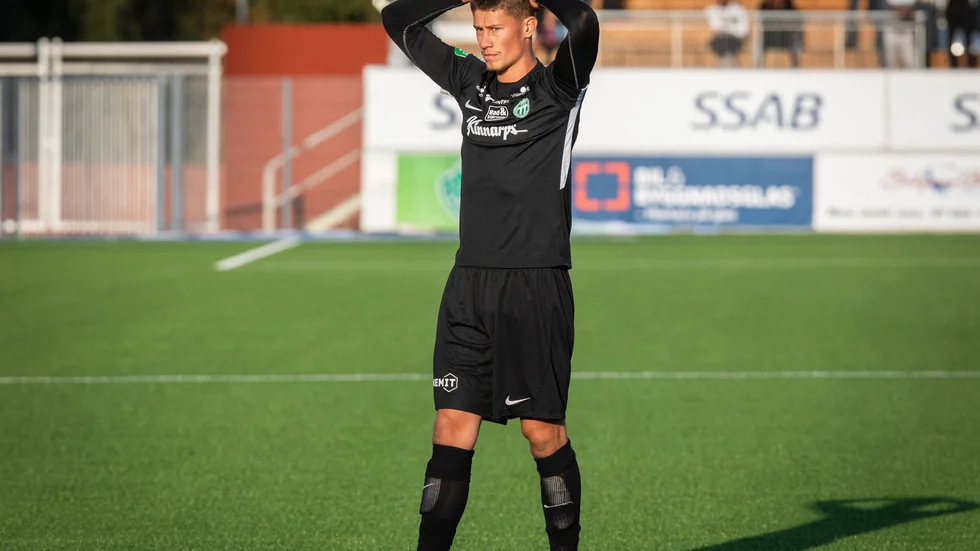 IFK Eskilstuna-lånet Viktor Steen ådrog sig en vadskada under en träning med Västerås SK i fredags och fick hämtas av ambulans.
