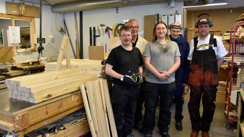 Här är några av staketbyggarna på Jobcenter södra, från vänster: Robert Pääjärvi, Sven Sundvall, Martin Nordqvist, Roger Sandström och Eric Öhlund. 
