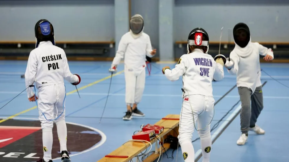 Flera nationer är representerade på fäktningslägret på Gotland.
