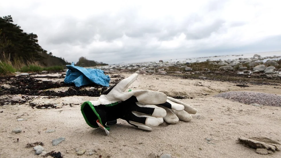 Muramaris starnden
Skräp
Strandstädning 
Trashless Gotland (FB sida)
Aina Maj Landvik
Jonatan Lundmark
 
   
   Upphovsrätt :Tommy Söderlund/ GT  0739/252506                                      
   Får ej vidareutnyttjas utan tillstånd från upphovsman.
   Tillstånd ges dock i utsträckning enligt  
   lokalt UHR avtal för GotlandsMedia AB
   Kontakt:
   Fotograf Tommy Söderlund
   0739/252506  0498/202416
   tommy.soderlund@gotlandstidningar.se