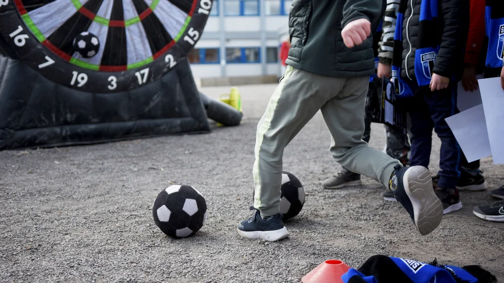 Sirius och Gusk besöker i år 10 skolor för att träffa mellanstadieelever. 