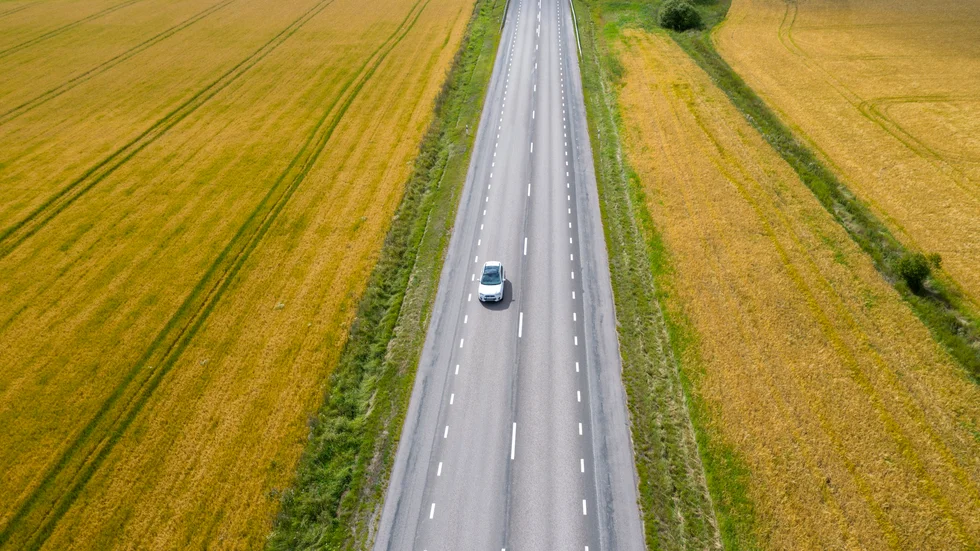 Insändarskribenten efterlyser fler busshållplatser.