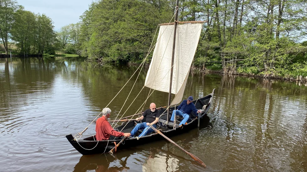Efter reparationer och åtta år utan någon kontakt med vatten var det dags att sjösätta vikingabåten Embla igen. Sjösättningen gick relativt bra och det blev en tur vid badet i Storvad med båten.