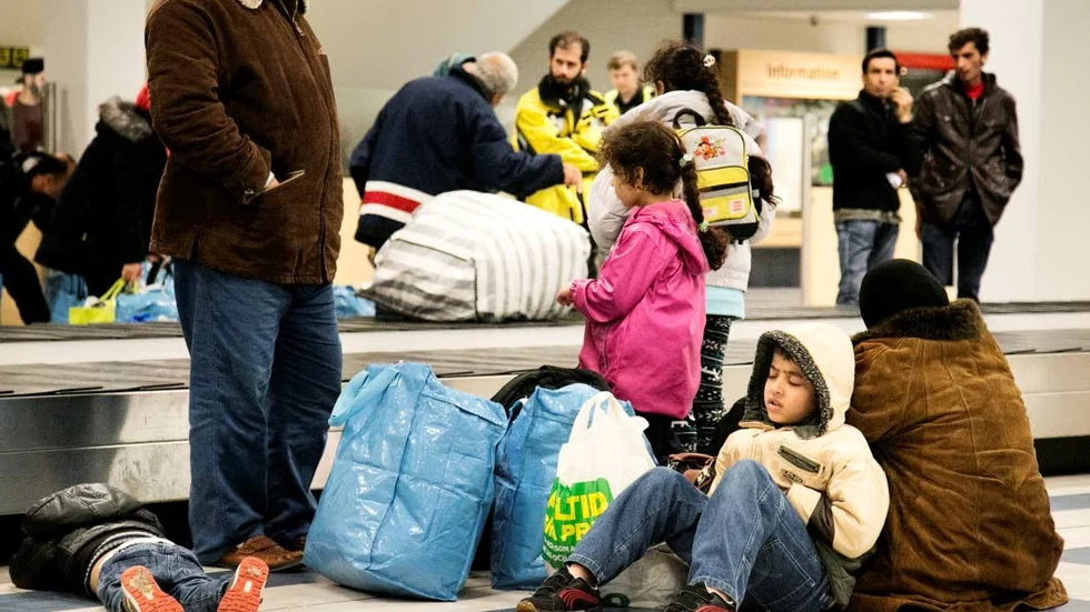 I november 2015 anlände de familjer som nu bor på asylboendet Boot i Fårösund. Nu tvingas de flytta till Härnösand och Piteå.