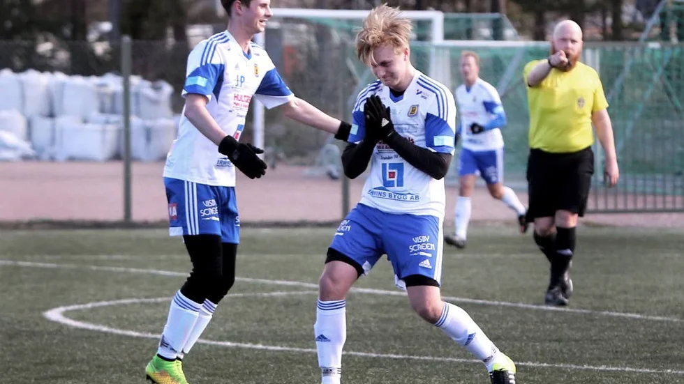 "DET VAR HAN!" Filip Munkhammar räddade tre poäng åt Dalhem när han satte 2–1 sent mot Visby AIK.
