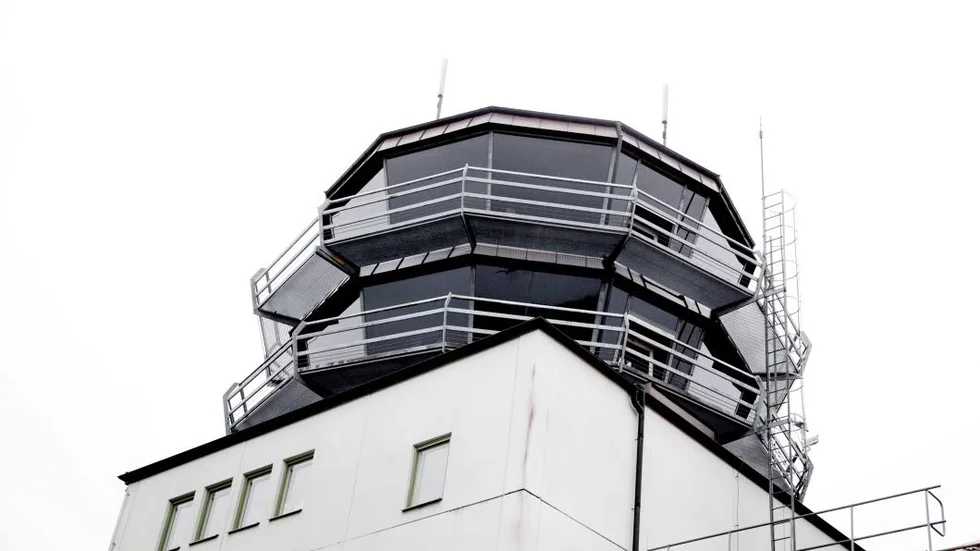 Säkerhetsfråga. Försvaret och Luftfartsverket är inte överens om den fjärrstyrda flygledningen.