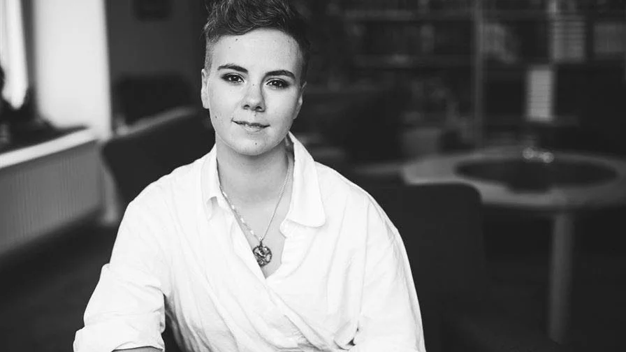 Eira A. Ekre har jobbat med berättande i datorspel under lång tid. I dagarna debuterar hon som romanförfattare.