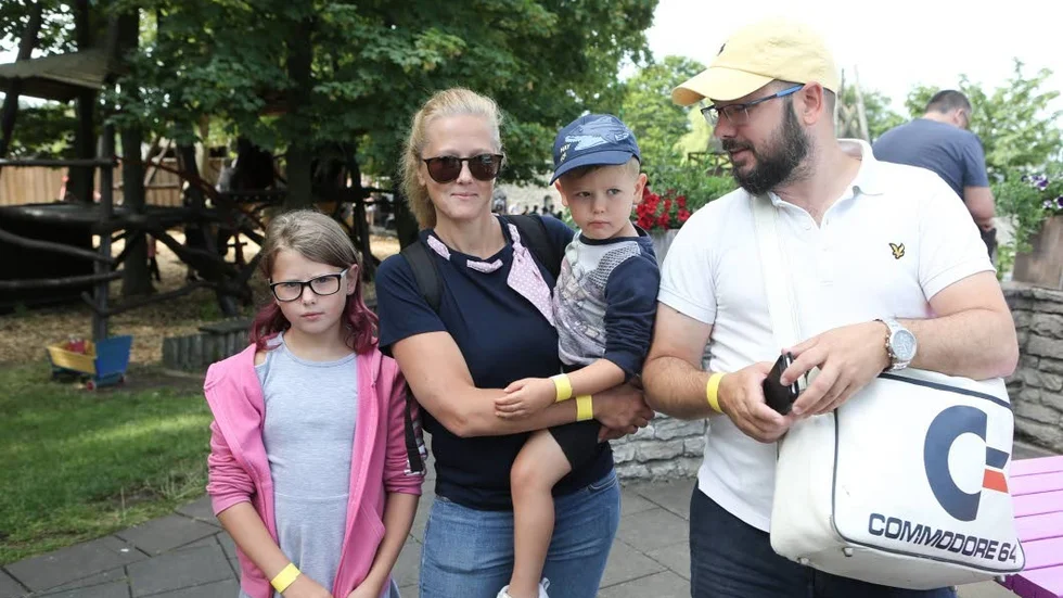 Angelica Nestevik och Anders Gryth menar att föräldrar själva är bäst på att avgöra hur mycket skärmtid ens barn klarar.