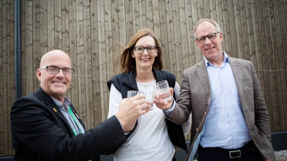 Tekniska nämndens ordförande
Karl-Johan Boberg menar att det är öppet för fler att ta kontakt med regionen och att förvaltningen är positiva när det gäller smarta lösningar för att spara på vatten. Här med VA-chefen Susanne Bjergegaard Pettersson och förvaltningschef Patric Ramberg.