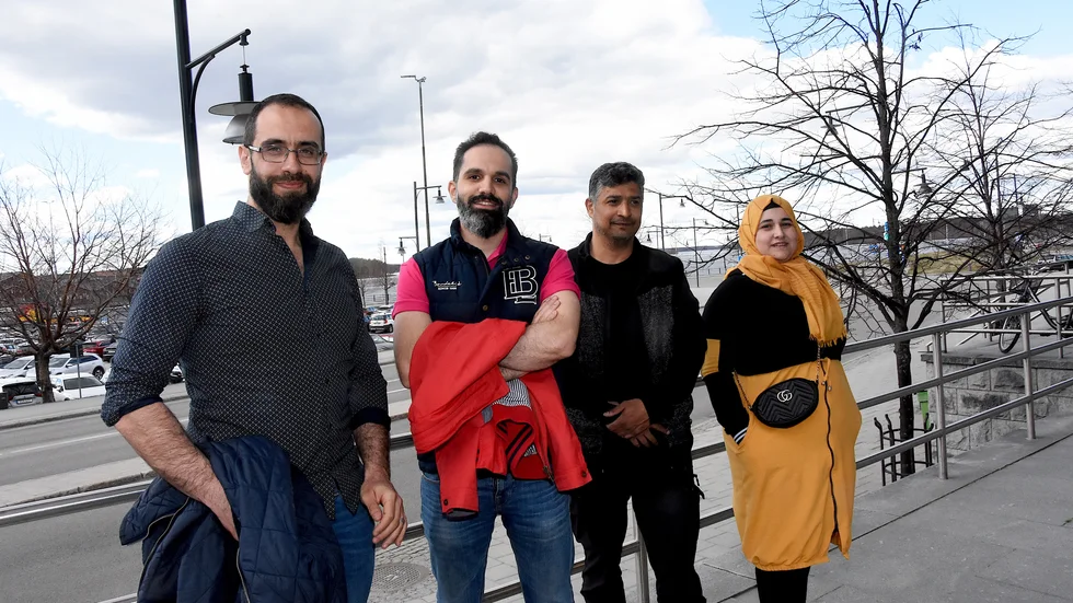Ahmad Marei och Zaher Alfaisal, längst till vänster, har anställt Adnan Alshabani och Manar Al-Hariri i sin nystartade städfirma. "Vi vill hjälpa människor med migrationsbakgrund till ett jobb", säger Alfaisal.