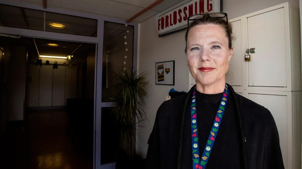 Samtidigt som det råder brist på erfarna barnmorskor i hela landet, och en slags barnmorskeflykt skett på vissa håll, har förlossningen i Visby lyckats bemanna avdelningen, utan att behöva ta in hyrpersonal. Men det blir allt svårare, berättar enhetschef Anna Hörsne Malmborg.