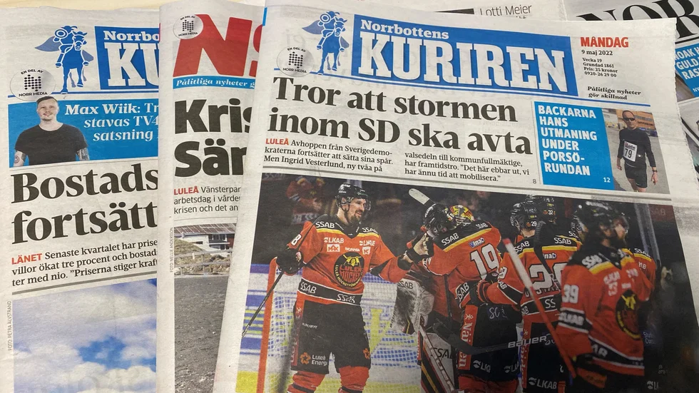 Färre läser dagstidningar och böcker och riskerar därmed ett utanförskap.