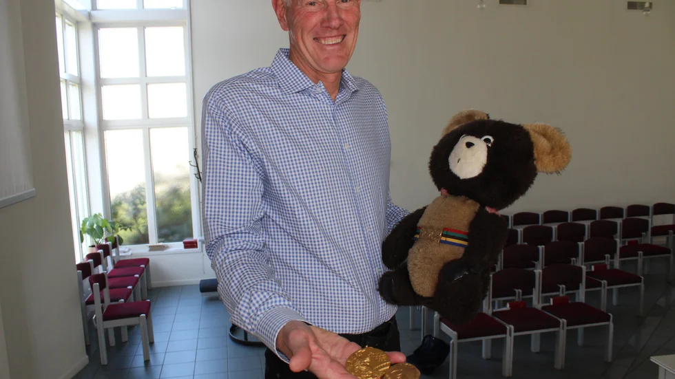 När Bengt Baron besökte Finspång nyligen hade han med sig mascoten Misha från OS i Moskva och både OS-medaljen och 70-iadmedaljen.