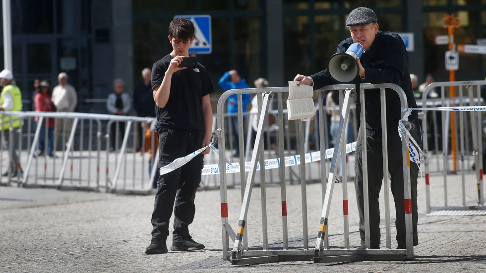 Rasmus Paludan vid den manifestation han fick hålla vid ett senare tillfälle i Norrköping.