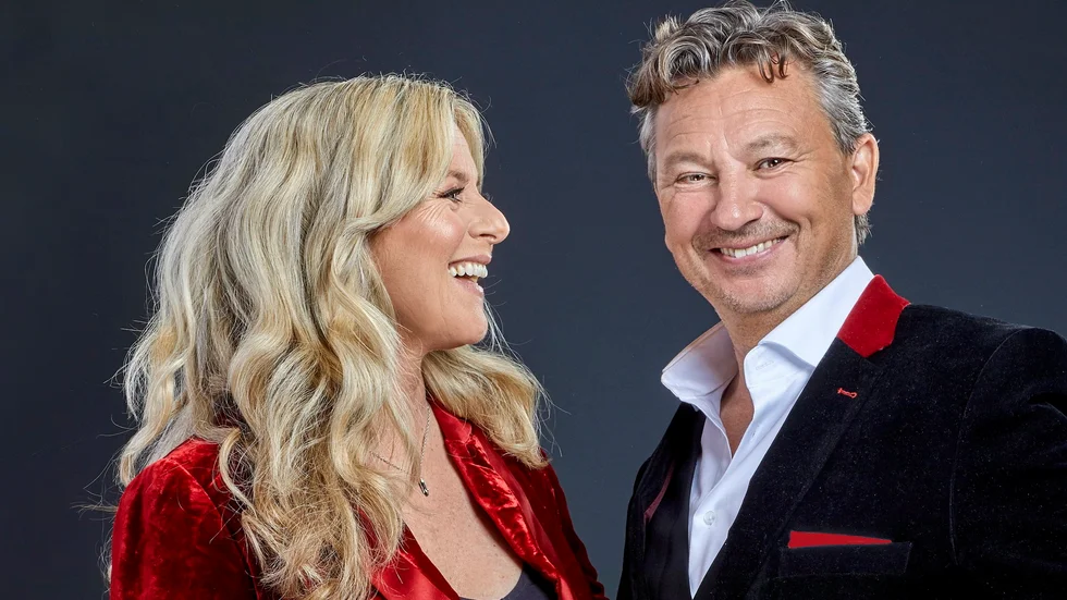 Gunilla Backman gästar Anders Ekborg på julturnén "En stilla jul". Pressbild.