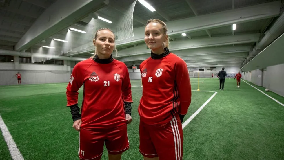 Frälste. Johanna Antti, till höger, sköt in kvitteringen mot Hammarby.