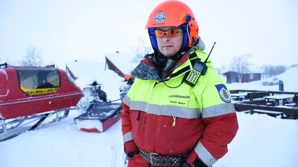 Tuff insats. Stefan Nilsson, insatsledare för fjällräddningen. Han har kört skoter hela natten mot måndag och sökt efter de försvunna turisterna.