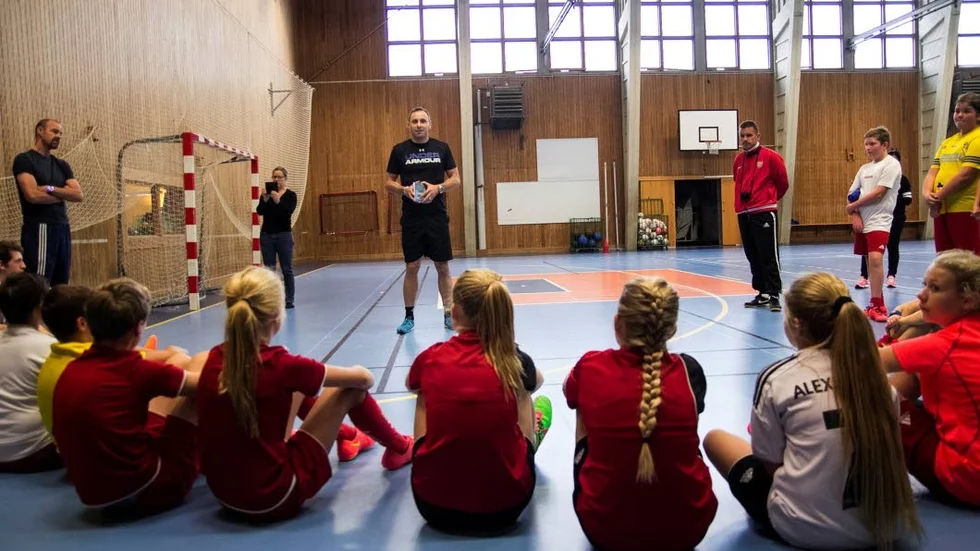 Idrottshallen i Fårösund. Här med Fårösundssonen Mattias Sunneborn på besök.