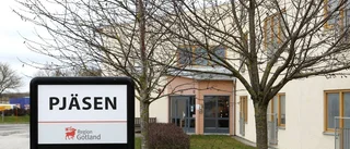 Fast i timmar på toalett på Pjäsen