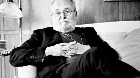 Kan biskop Sven-Bernhard Fast visa ett starkt ledarskap och rensa upp i den högkyrkliga och kvinnoprästfientliga soppan i Visby stift?